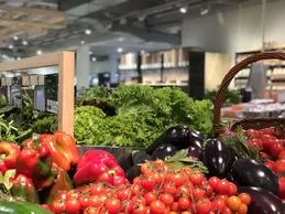 139-biocoop-bron-porte-des-alpes-magasin-bio-aubergine-tomate.webp