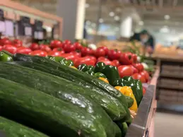 139-biocoop-bron-porte-des-alpes-magasin-bio-courgette-legume.webp