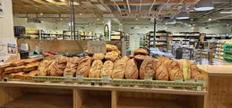 139-biocoop-bron-porte-des-alpes-magasin-bio-pain-boulangerie.webp